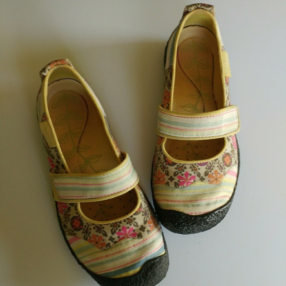 Keen fabric shoes floral pattern sz 7.5m